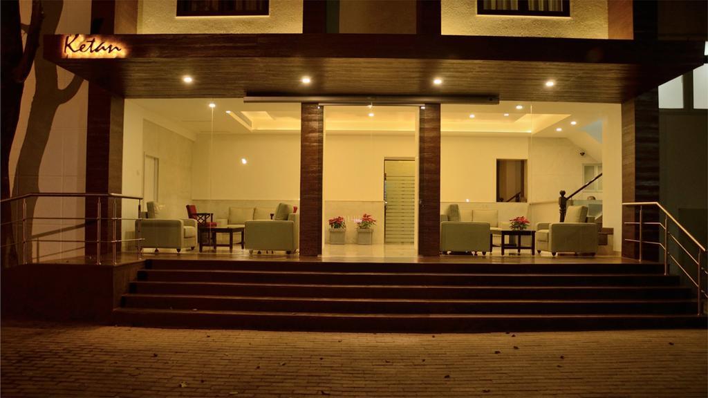 Hotel Ketan Pune Extérieur photo